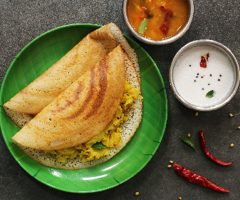 Thick and buttery dosa with spiced potato or other vegetables inside. And what makes its all the more delicious is a thin paste of ground coconut. 